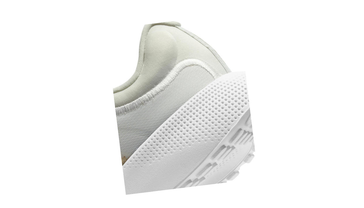 Nike React Escape Run Sail / Sea Glass / Coconut Milk / Metallic Cashmere